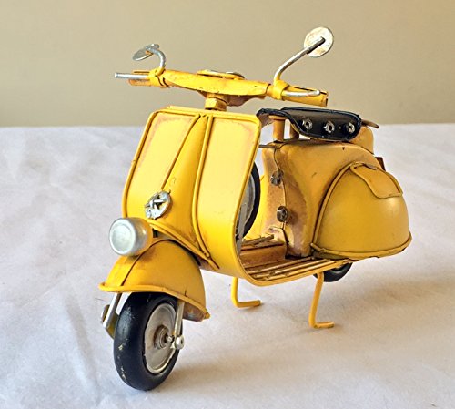 Adorno vintage retro de metal de estaño, diseño de moto Vespa, adorno, 18 cm de largo, gran regalo para un estante o un escritorio.